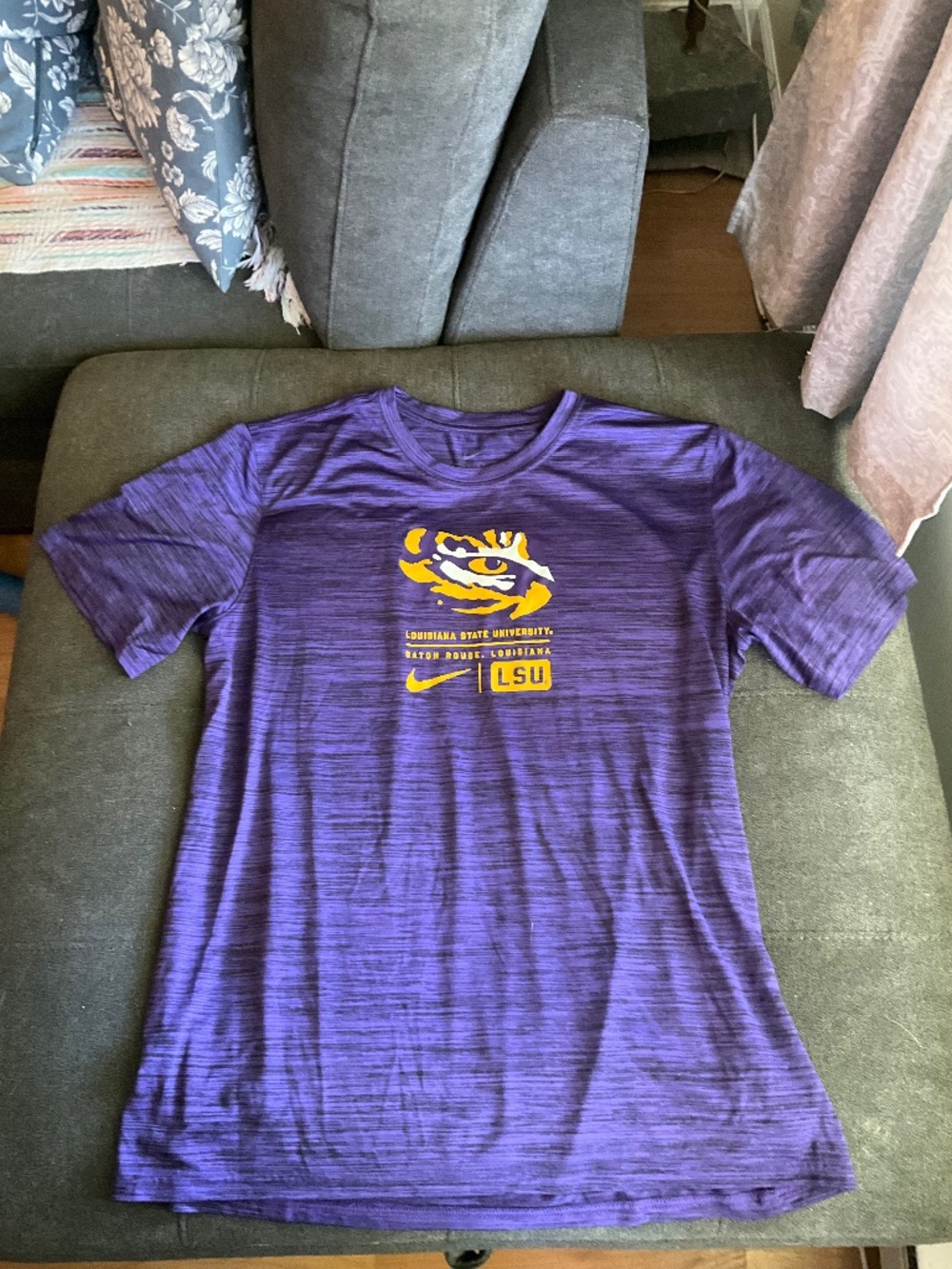 EUC Louisiana State University The Nike Tee Dri-Fit Size Large